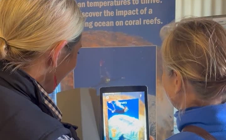 Visitors explore coral bleaching through AR (Source: UQ) Image
